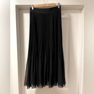Aritzia Wilfred Twirl Midi Skirt Never Been Worn M
